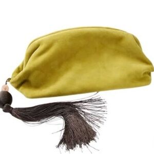 ISO THIS GREEN SUEDE CLUTCH FROM ZARA